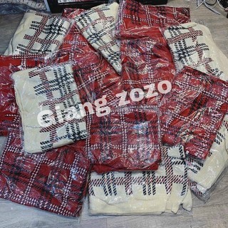 Áo len cổ tim kẻ đỏ cực hot