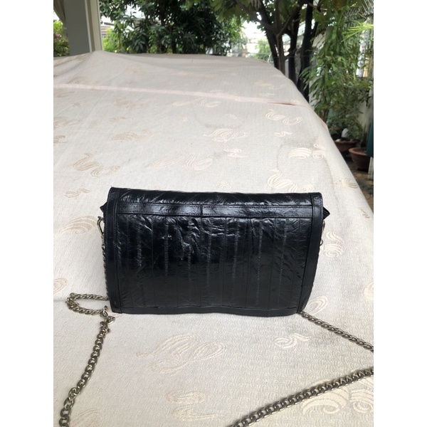 Túi chuẩn si. Túi qua sử dụng. Khách vui lòng xem hình nếu muốn biết thêm thông tin sản phẩm mời khách vô chat. Thanks .