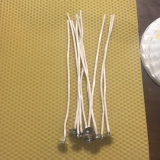 nến sáp ong DIY gồm 5 tấm in hình tổ ong kèm tim