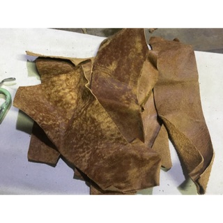 Da bò mộc , da mỏng 1.1 mm. Da mềm , miếng nhỏ hơn bàn tay , dùng làm handmade leather , dây đồng hồ , bóp , ví ,i