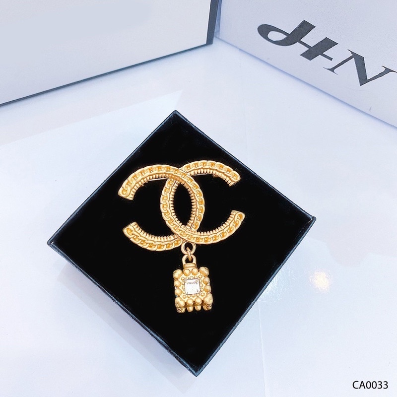 cài áo chanel