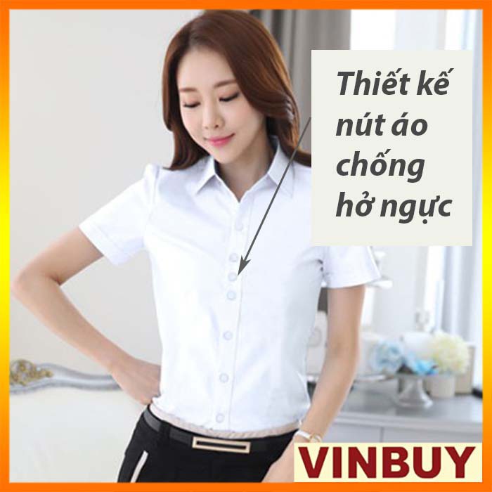 Áo sơ mi trắng tay ngắn, thiết kế 3 nút áo ngăn hở ngực