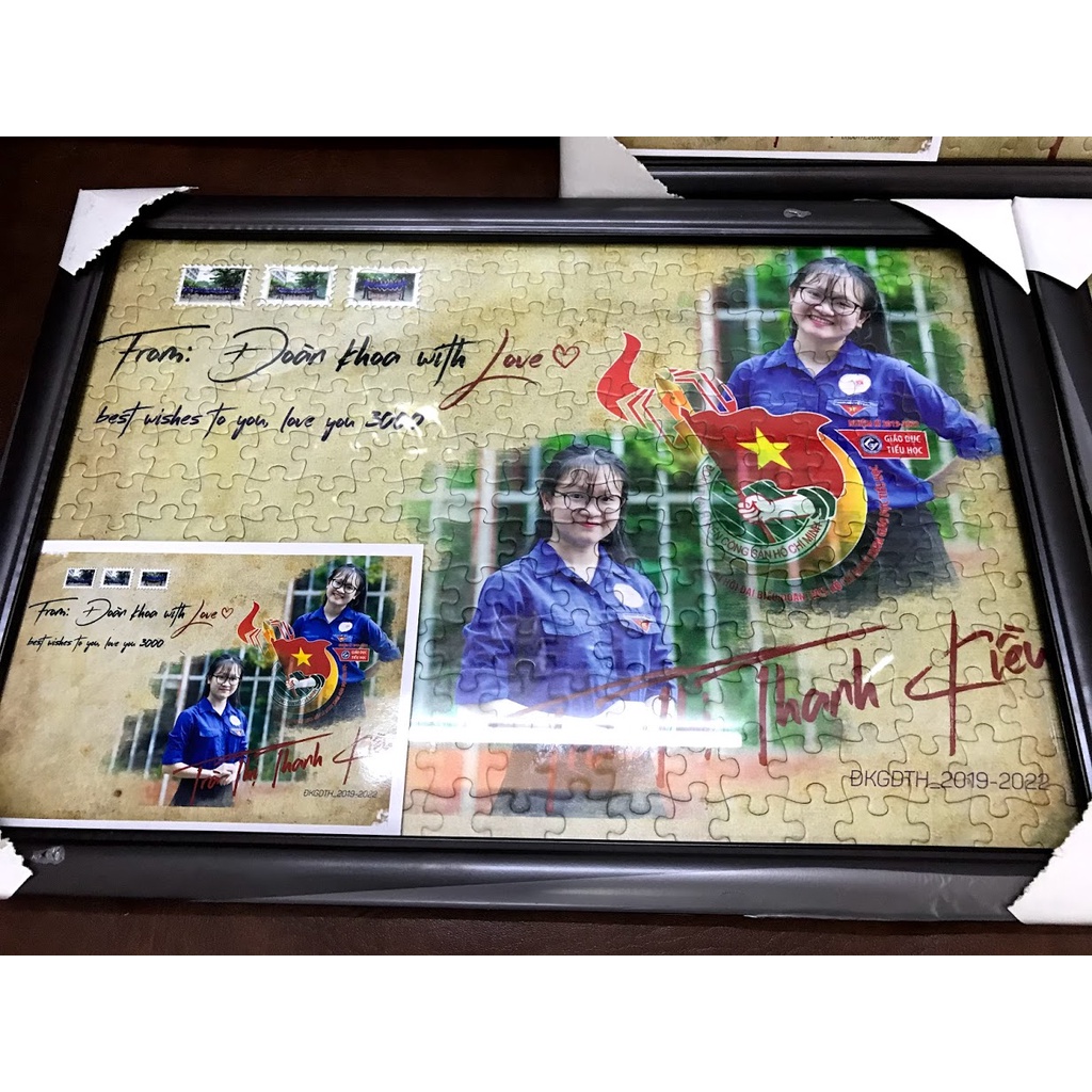 Khung hình 38x50 thương hiệu Tini Printing treo tường
