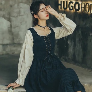 Váy phong cách quý tộc buộc dây giữa có sẵn 2 màu: đỏ, xanh