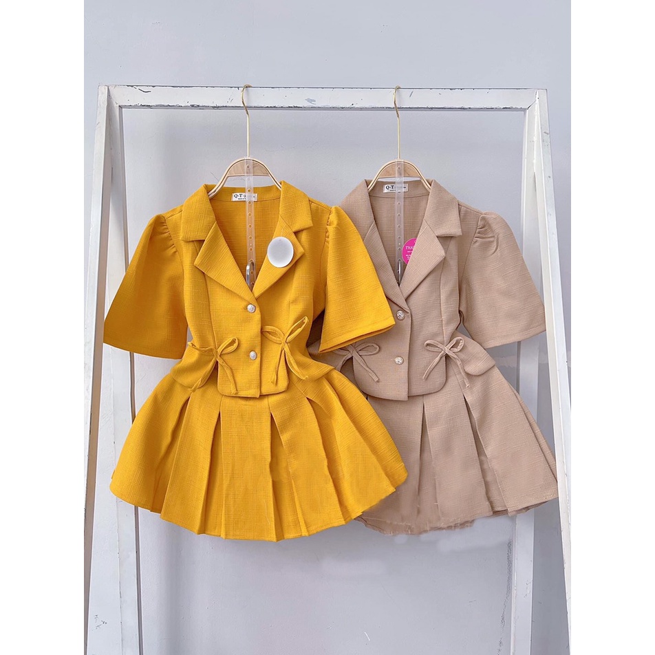 Sét áo cổ vest kèm chân váy xoè dập ly