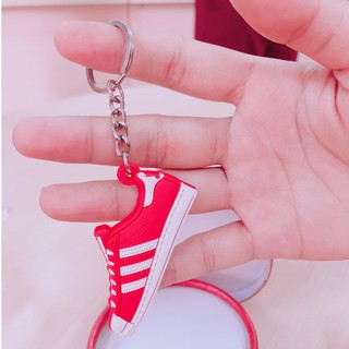 Móc khóa hình giày màu đỏ nhỏ Xinh