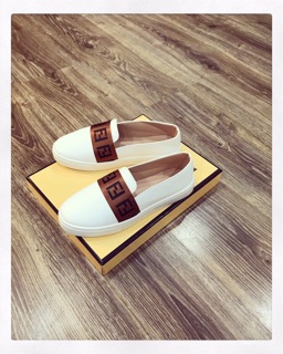 Giày slipon fendi