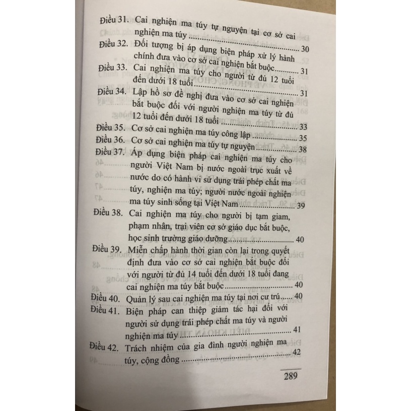 Sách luật phòng, chống ma túy và văn bản hướng dẫn thi hành