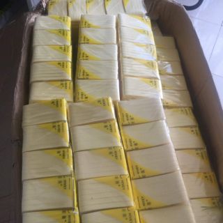 1 bịch bông mút nở dùng trong spa, hàng loại 1, giá 280.000 đồng, sản phẩm thường dùng để lau mặt trong các spa.