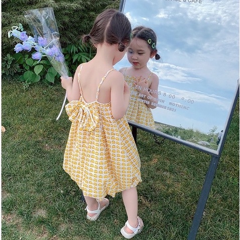 Váy bé gái - Váy 2 dây vải đũi kèm nơ sau lưng cho bé gái