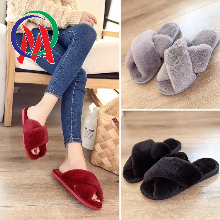 Dép lông mang trong nhà hình chéo