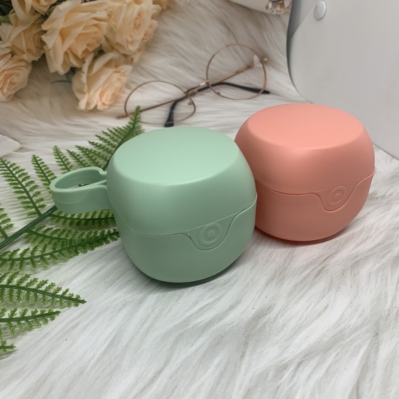 Hộp đựng ti giả, núm ti có móc treo an toàn và sạch sẽ cho bé