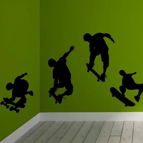 Decal trang trí tường cao cấp mấu Các Bạn trượt PATIN ( 58x50cm )
