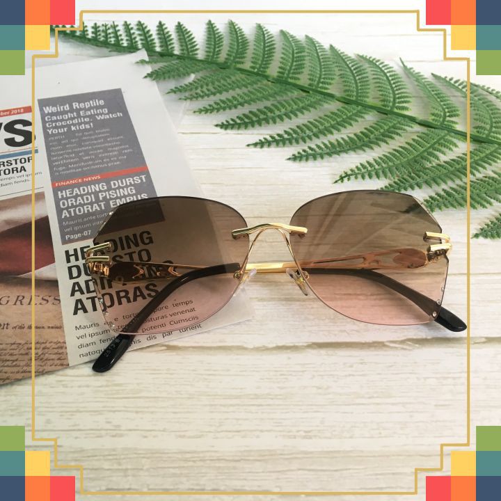 Kính Râm Nữ Thời Trang Đinh Ốc Sang Trọng