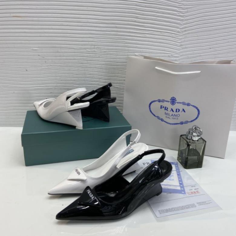 X(ẢNH THẬT) Sandal 7p Prada Đế Xuồng Mới Da Bóng Mềm Êm Fullbox Bill Túi Cao Cấp