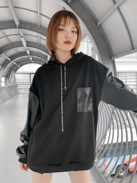 Áo hoodie phối tay da dây xích | BigBuy360 - bigbuy360.vn