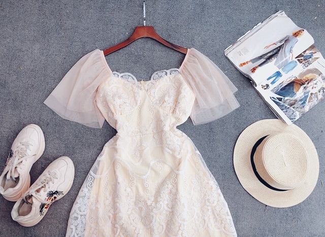 Có clip -Gv đầm xoè ren Nude vàng tay lưới