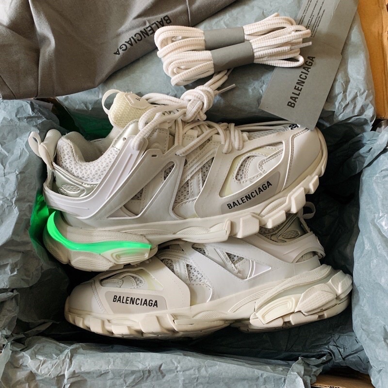 GIÀY BA.LEN TRACK LED LAI AU ĐỈNH CAO