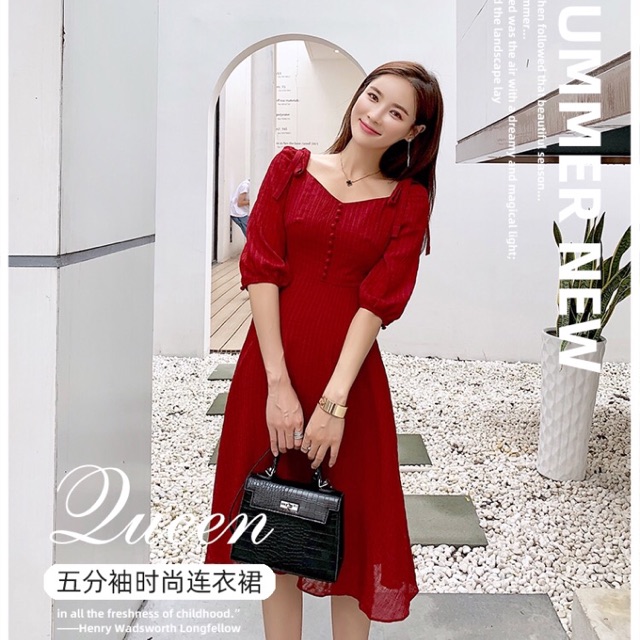 Đầm đỏ dáng xoè