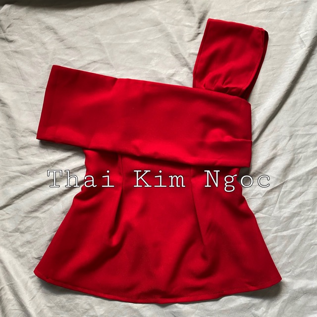 [Mã FAMARAL2 giảm 10K đơn 50K] Áo peplum lệch vai 3 màu | BigBuy360 - bigbuy360.vn