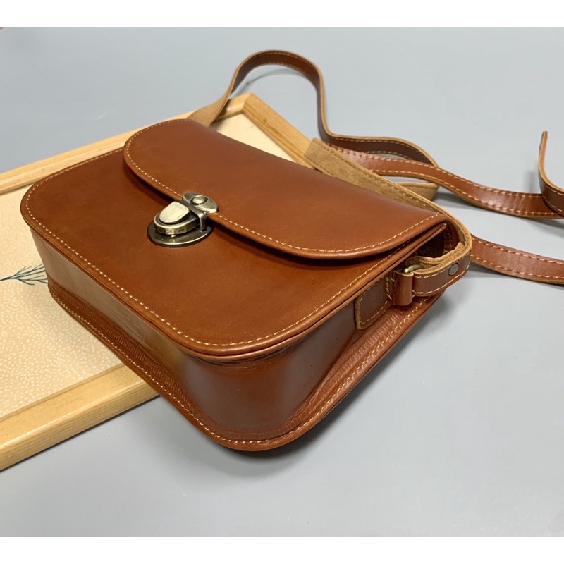 Túi đeo chéo da bò