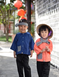 Bà ba nâu cho bé