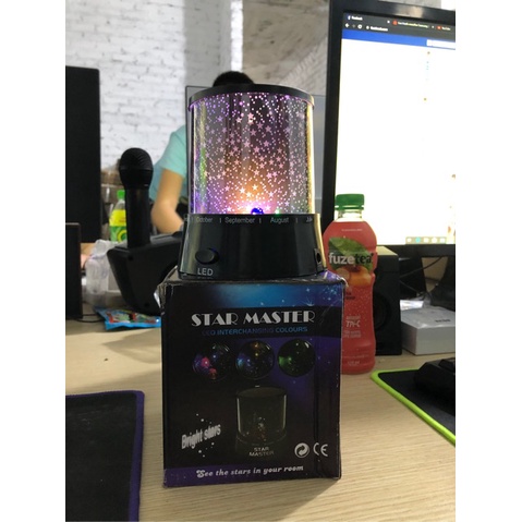 Đèn ngủ chiếu sao 4 bóng LED hình trụ chiếu sáng hình trời sao