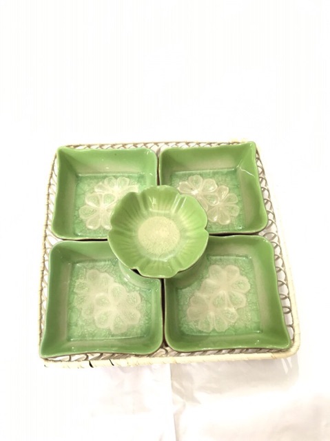 Khay lẩu kem dáng vuông kèm giỏ mây