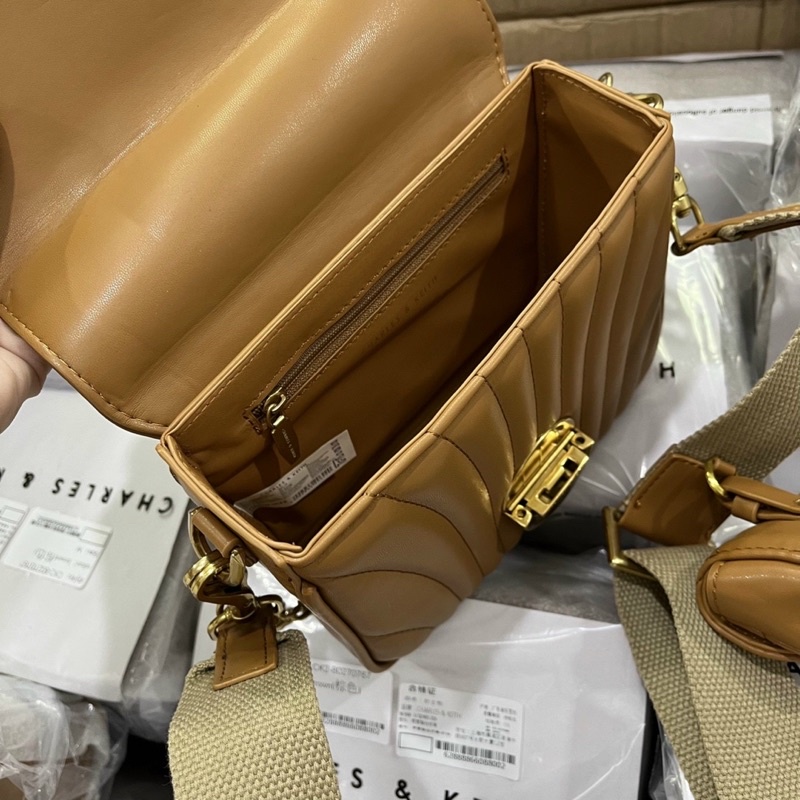 TÚI CNK CHẦN AURORA METALLIC ACCENT