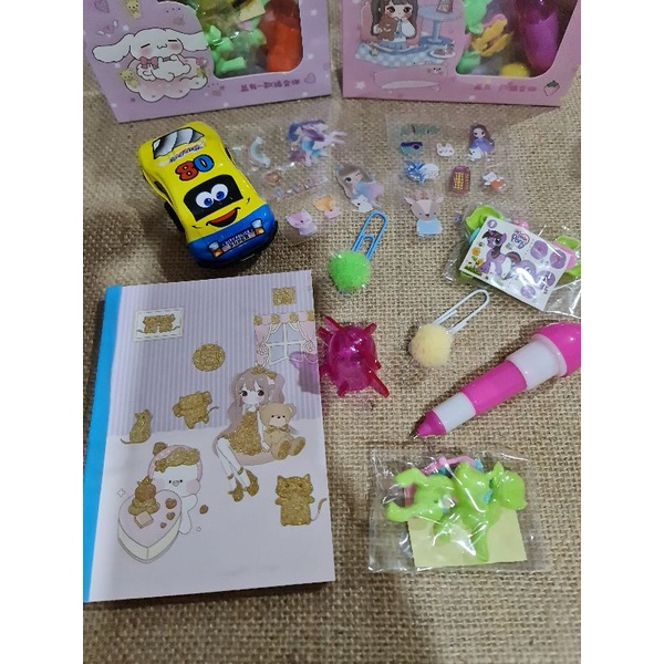 HỘP QUÀ  TẶNG SỔ VÀ ĐỒ CHƠI DỄ THƯƠNG- ĐỒ DÙNG HỌC TẬP