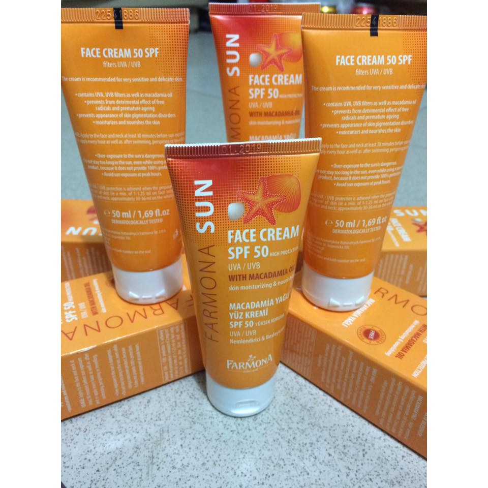 Kem Chống Nắng Kiểm Soát Dầu Farmona Sun Care Oil Free Sun Protection Tinted Cream 50ml