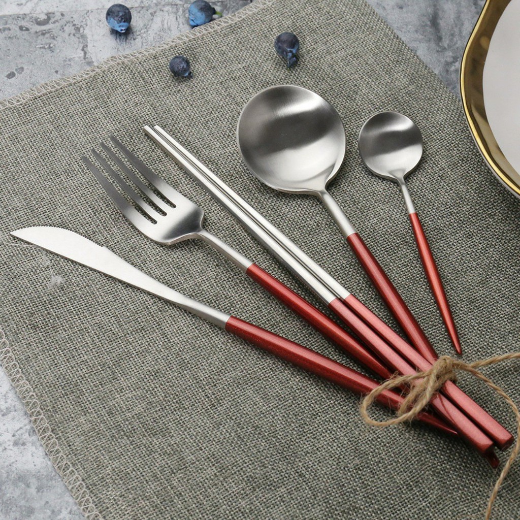 Bộ dụng cụ ăn bằng thép không gỉ phong cách Hàn Quốc, dao đũa thìa mạ vàng màu đỏ bạc : 8.7