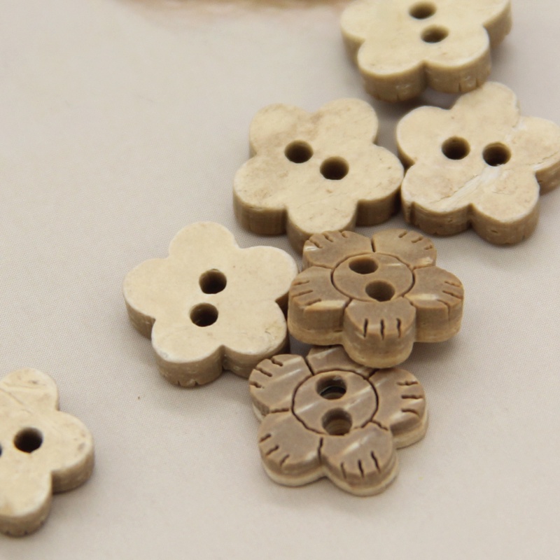 Set 50 / Bộ 50 Nút Gỗ Hình Bông Hoa / Vỏ Dừa Tự Nhiên Trang Trí Váy Sơ Mi / Áo Sơ Mi Cho Bé