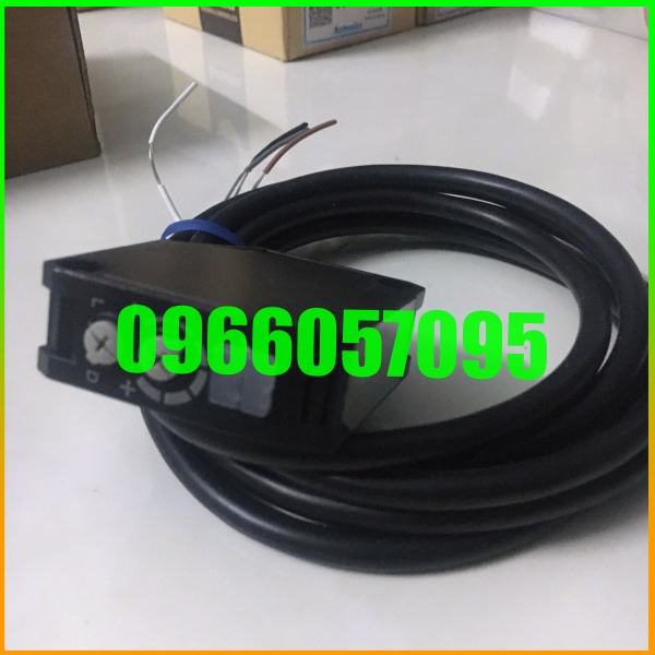 Cảm biến quang Omron  E3JK-RR12-C