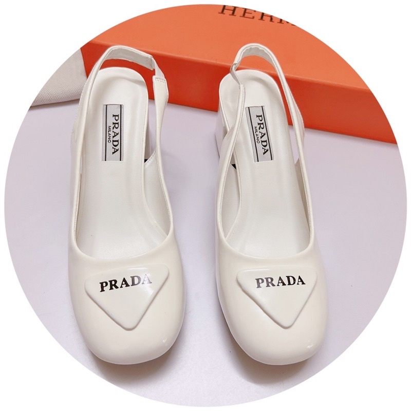 Bán Sỉ- Giày sandal cao gót mũi vuông da bóng tag vuông Praa gót vuông 7cm chắn chân hot trend