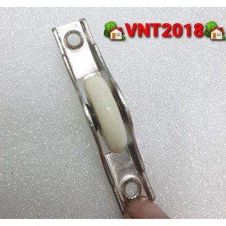 Con lăn cửa lùa inox tiện dụng