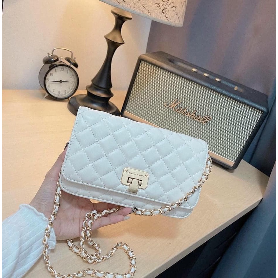 Túi xách Charles & Keith trắng và đen CK2-70160093-3