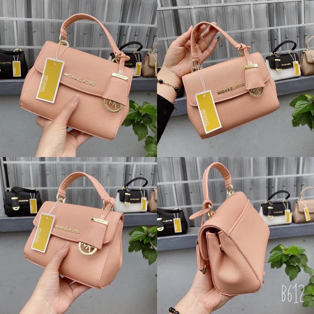 ❤❤❤❤Siêu phẩm Mk vẫn về đủ màu nhé !  Hàng chuẩn đét . Nét căng chỉ . Sz 20cm    • da xước , ko bắt bẩn , bụi .