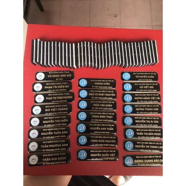 Bảng tên nhân viên