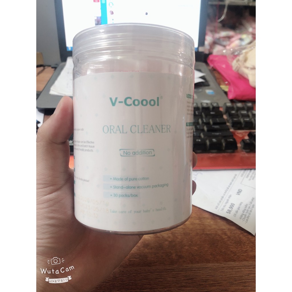 Tưa lưỡi cho bé V-cool loại 30 que giúp trẻ sạch các mảng trắng bám trên lưỡi, do khi trẻ bú sữa mẹ nhiều