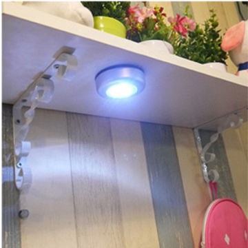 Đèn Led 3 Bóng Cảm Ứng Gắn Tường / Xe Hơi / Cắm Trại Sử Dụng Pin