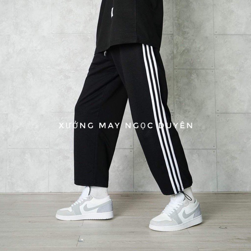 Quần thể thao ống rộng nữ viền kẻ 3 sọc trắng có dây rút gấu - Quần jogger ống rộng nữ chất vải Umi mặc đi học thể dục