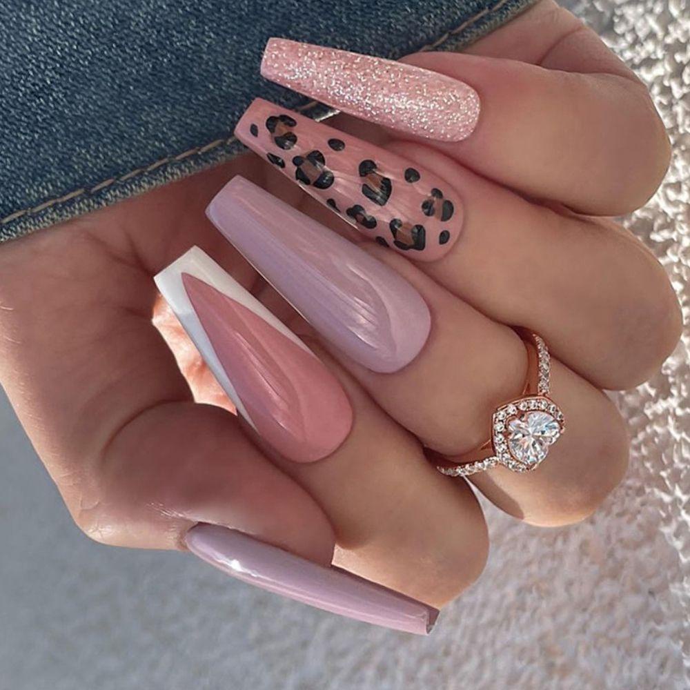 Bộ 24 Móng Tay Giả Dạng Nhấn Che Phủ Toàn Diện Họa Tiết Báo Hồng Tím Lấp Lánh