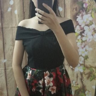 ĐẦM HOA TRỄ VAI