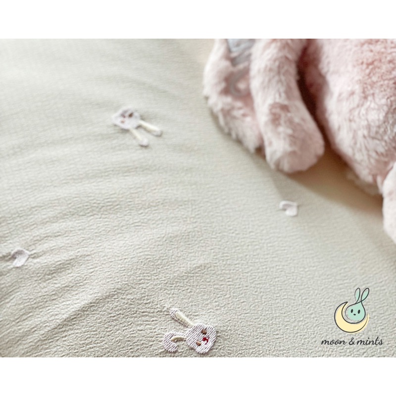 Gối chống trào ngược thêu họa tiết Moon&Mints - thiết kế nguyên khối không gây võng lưng, vỏ gối ripple