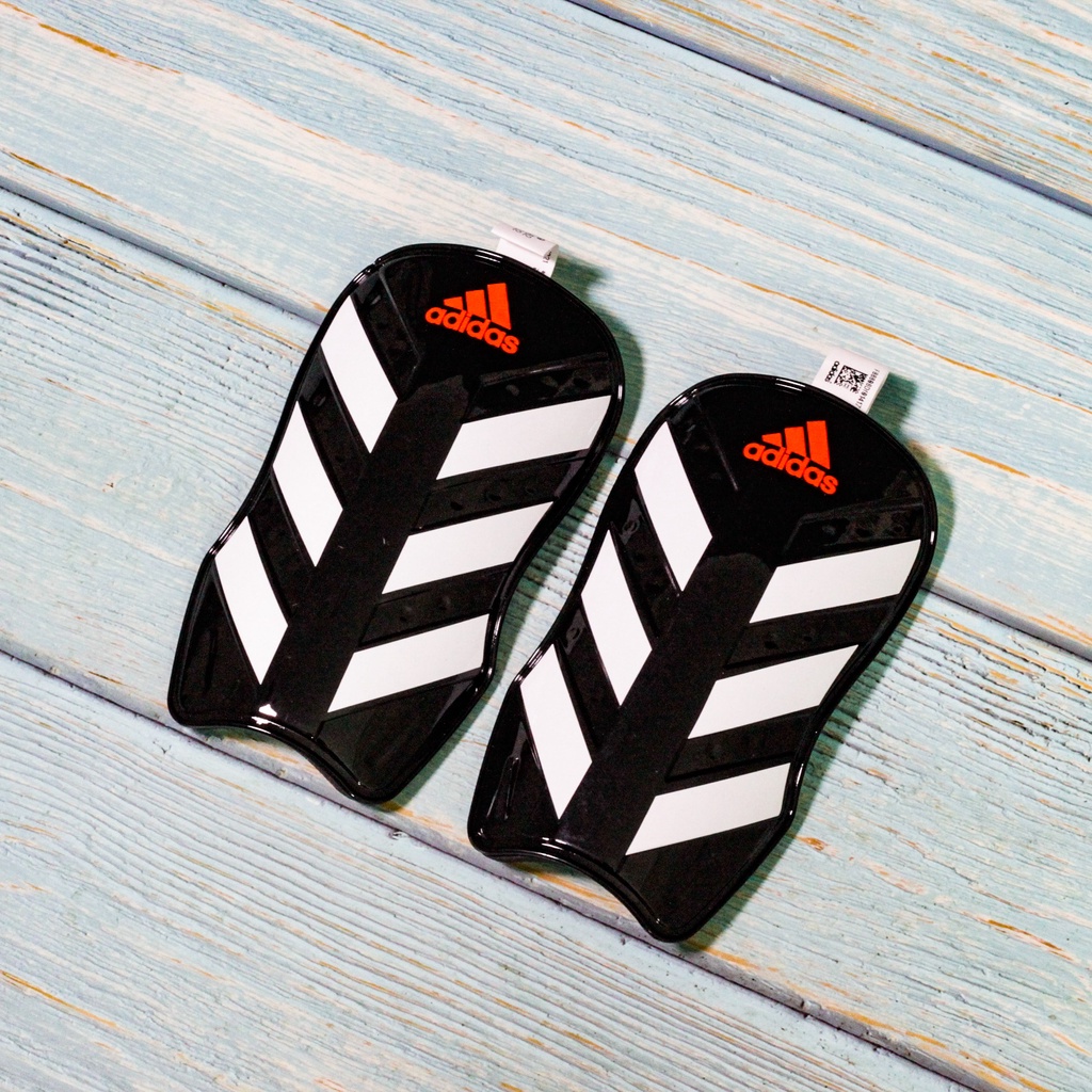 Bọc ống đồng Adidas Everlesto Shin Guards Black / White / Solar Red chính hãng