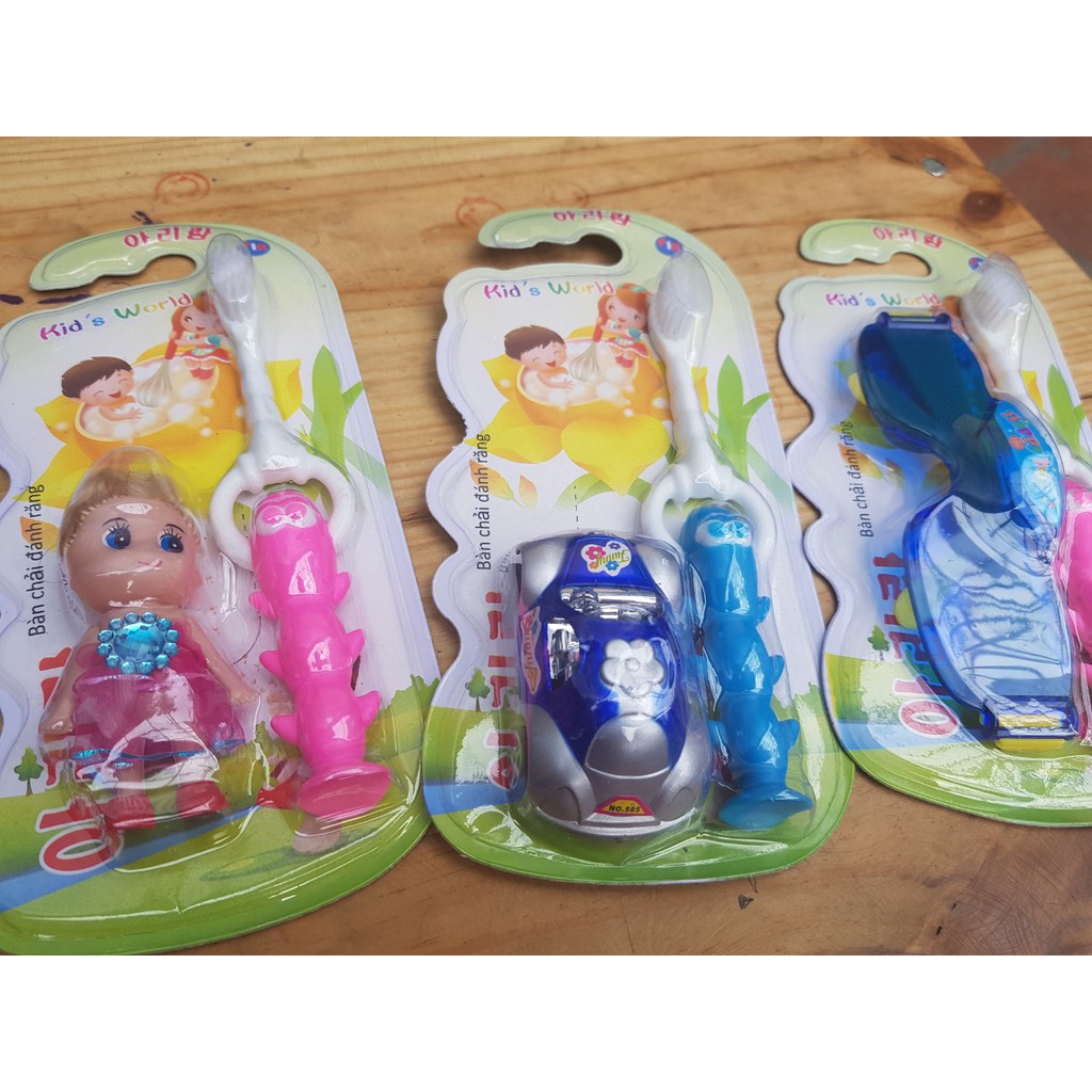 Bàn chải đánh răng trẻ em tặng đồ chơi ô tô McQueen- hàng đẹp - bán lẻ cho khách tiêu dùng giá sỉ