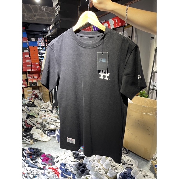 Áo Thun Unisex NEW ERA HOTDOG Chính Hãng 100% – 13715377- ĐEN