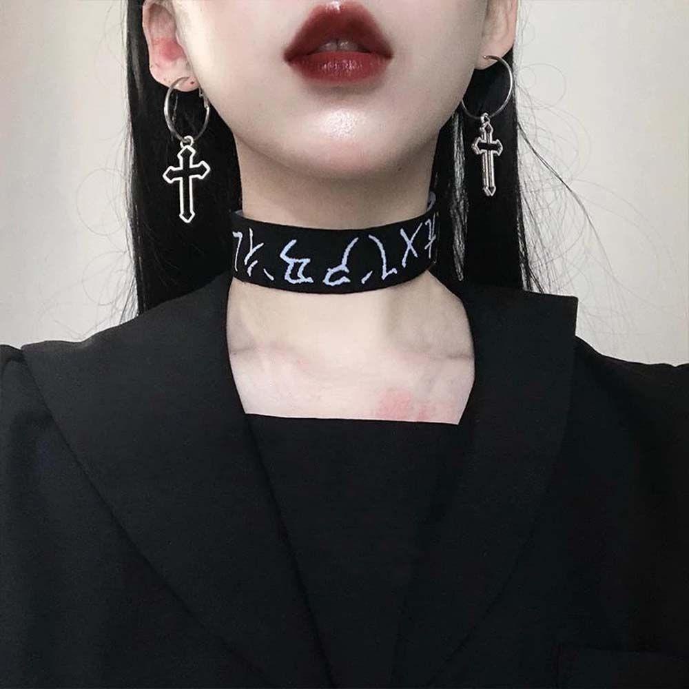 Khuyên Tai Tròn Mặt Thánh Giá Chất Liệu Hợp Kim Phong Cách Gothic Cho Nam