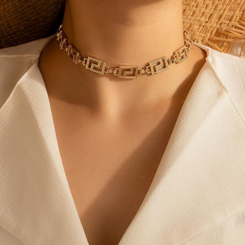 VÒNG CỔ VERSACE TRƠN KIỂU ĐƠN GIẢN